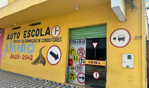 Entrada e número da Autoescola União Sevilha